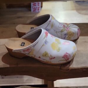 Floral Women's Clogs